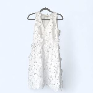 NWOT Michael Kors white garden party lace cocktail dress w floral metal details
